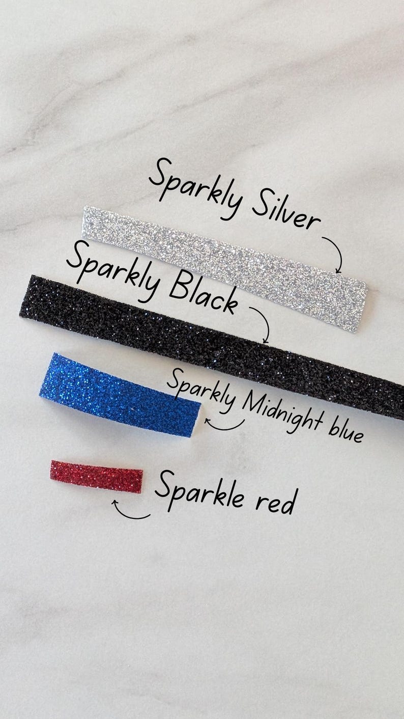 Puede incluir: Imagen de cuatro tiras brillantes en plata, negro, azul medianoche y rojo. Las etiquetas indican: "Sparkly Silver", "Sparkly Black", "Sparkly Midnight blue" y "Sparkle red".