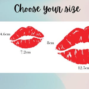 Puede incluir: Imagen con tres huellas de labios rojos de diferentes tama&ntilde;os, con medidas en cent&iacute;metros. La m&aacute;s peque&ntilde;a mide 2,5 cm de alto y 3,8 cm de ancho. La mediana mide 4,6 cm de alto y 7,2 cm de ancho. La m&aacute;s grande mide 8 cm de alto y 12,5 cm de ancho. Texto: "Elige tu talla."