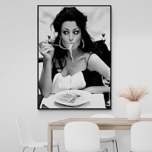 Arte de mujer comiendo pasta, arte comiendo espaguetis, arte de pasta, arte de lienzo de cocina, arte de espaguetis, póster vintage de cocina, arte de pared de pasta, póster de pasta