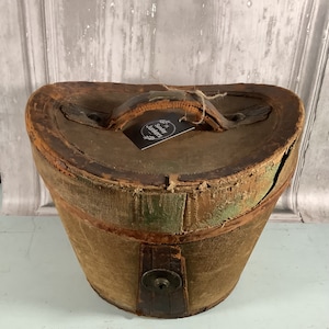 Antique English Leather Top Hat Box: Formal Hat Storage