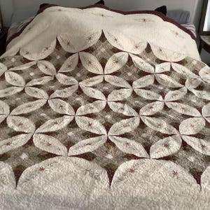 vintage machine made quilt, bedspread, patchwork quilt