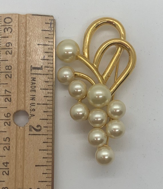 Napier Goldtone and Faux Pearl Brooch Signed - image 3