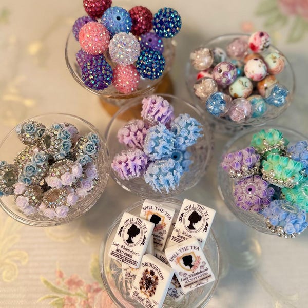 Regency Mayfair Bead Pack (1 Focal Bead & 14+ Mystery Assorted Accent/Spacer Beads)