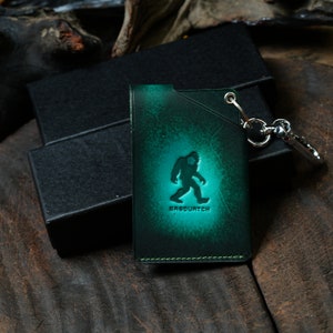 Sasquatch Prägung Leder Schlüsselbund Brieftasche und Kartenhalter Personalisierte Schlüsselbund Brieftasche, Brieftasche Schlüsselbund, Geldbörse, Kartenhalter Schlüsselbund