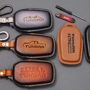 Etui skórzane na kluczyk Tundra, pasuje do TRD Pro Platinum 1794 Edition Limited i-Force Max Capstone, brelok z nadrukiem, 70 kolorów, prezent