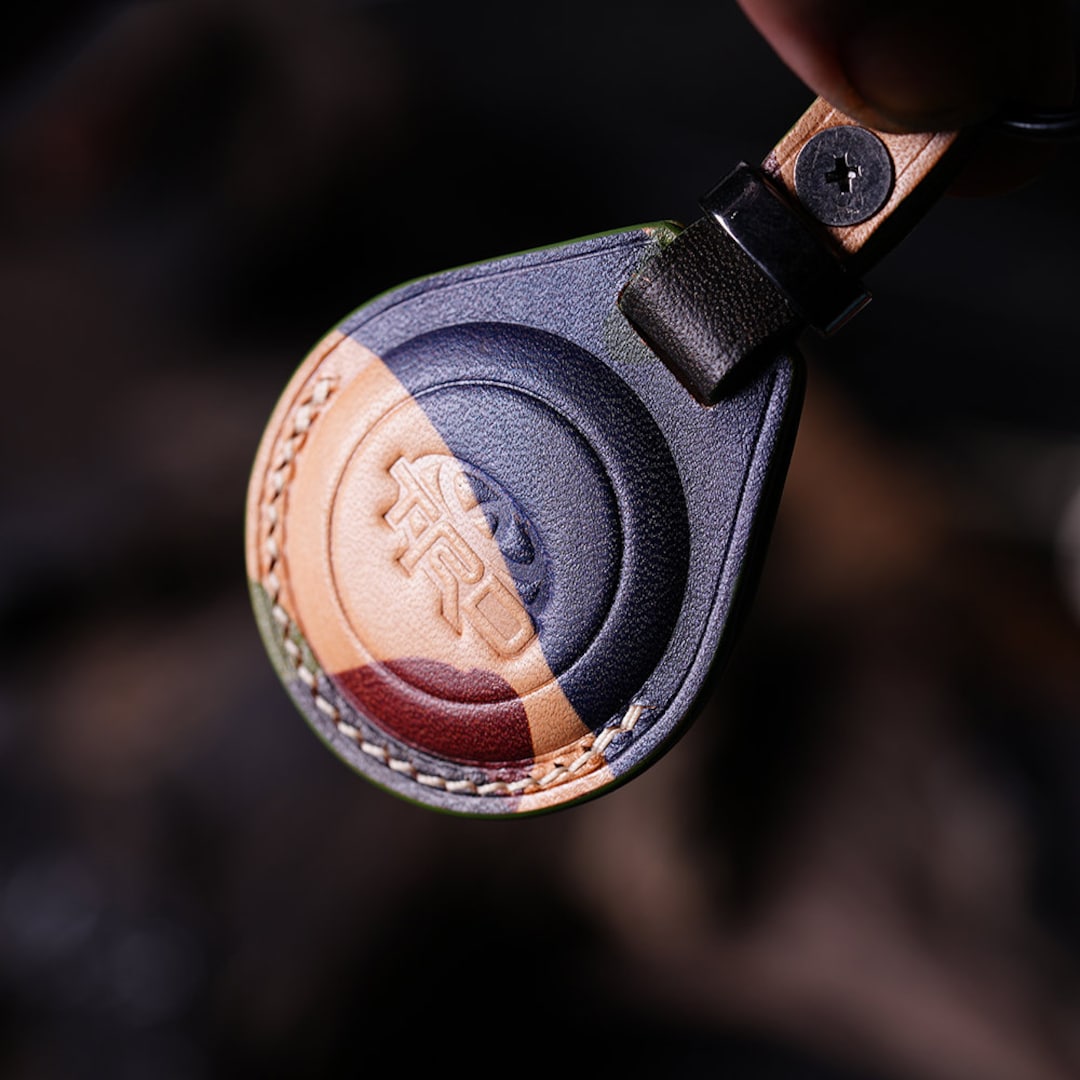 Customized Leather AirTag Keychain Holder Engraved AirTag Cover for