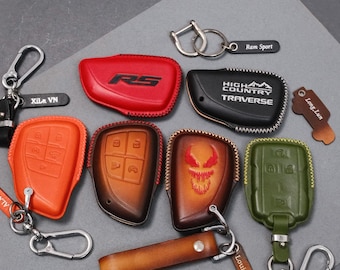 Funda de cuero para llave compatible con Chevy Traverse, Blazer, Equinox, Trailblazer LT, RS, Z71, Premier y High Country (2006-2026). Soporte para llave personalizado. 70 colores.