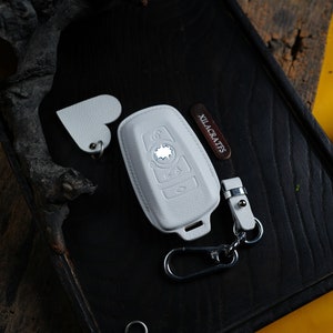 All BMW Leather Key Fob Covers for BMW X7 X5 G07, iX i7 M8, Bmw 3-7 Series – Stylish Personalized Keyless Remote Holders, BMW Accessories