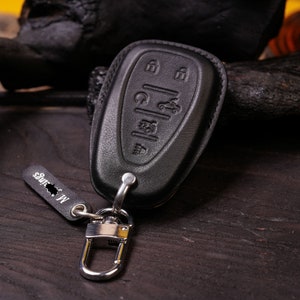 Leather Key Fob Cover for Chevy Traverse, Trailblazer, Trax, Cruze, Volt, Bolt, Camaro, Equinox, Malibu, Blazer 2019-2021, Keychain Holder