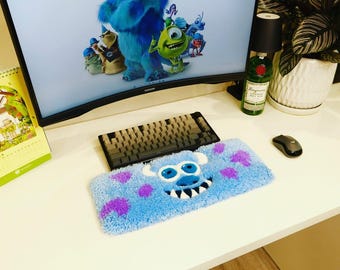 Apoio de pulso para teclado Sulley Monstros S.A. com textura acolchoada | Suporte extragrande e ultramacio para teclado mecânico | Decoração fofa para mesa inspirada na Pixar | Presente para gamers
