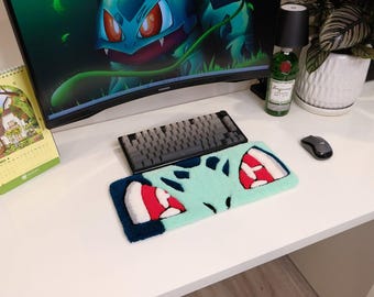Apoio de pulso para teclado com estampa de olhos de Bulbasaur | Suporte fofo para teclado mecânico com tema de Pokémon de grama | Decoração de mesa estilo anime | Tapete ideal para gamers otaku