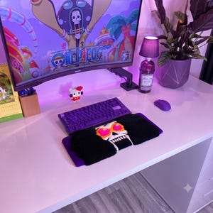 Handgetuftete Brook Handgelenkauflage | One Piece Anime Schreibtischdeko (Übergröße)