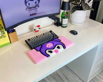 Apoio de pulso para teclado Kuromi Sanrio com acabamento acolchoado | Suporte fofo para teclado mecânico em tons pastel góticos | Decoração kawaii para mesa de jogos | Tapete ideal para gamers