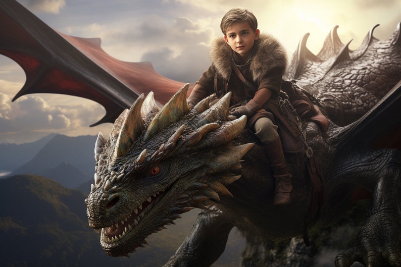 Puede incluir: Un joven monta un drag&oacute;n detallado con un fondo monta&ntilde;oso. El drag&oacute;n es principalmente verde y marr&oacute;n con detalles rojos en las alas. El jinete viste un atuendo marr&oacute;n con cuello de piel.