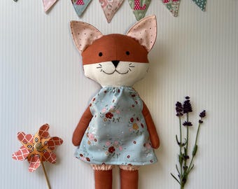 Muñeco de zorro de tela hecho a mano, zorro de tela tradicional, zorro clásico, zorro de tela suave, criatura del bosque, peluche, decoración infantil, alfombra de juguete.
