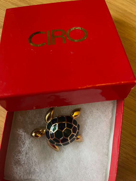 Ciro  vintage Turtle brooch - emerald green and b… - image 3