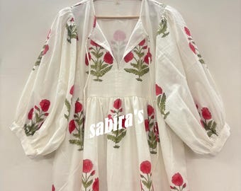 Abito midi in cotone con stampa floreale a blocchi realizzata a mano: stile boho Kyra, chiusura con laccetti, fodera completa.