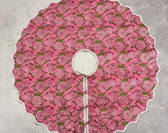 Falda para árbol de Navidad de algodón estampada a mano: decoración festoneada floral estilo granja