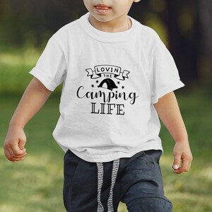 Aimer la vie au camping SVG, conception numérique pour les amateurs de camping, fichier de coupe aventure en plein air, décoration de camping, vie de camp png dxf eps