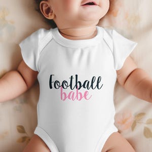 Téléchargement numérique Football Babe, conception sportive imprimable, art de fan de football, décoration d'amateur de football, citation de football mignonne, téléchargement immédiat
