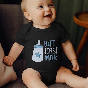 Mais première conception numérique de lait, art biberon, graphique faire-part de grossesse, clipart bébé mignon, téléchargement numérique nouveau-né