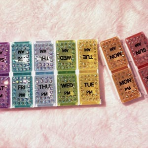 Blinged Weekly Pillendoosje: pillendoosje met strassteentjes, verblinde ochtendmiddag, afneembaar klein