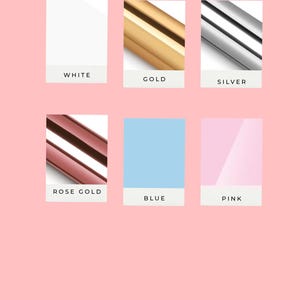Puede incluir: La imagen muestra seis opciones de color de vinilo: blanco, dorado, plateado, oro rosa, azul y rosa. Cada color se presenta en una muestra rectangular con el nombre del color debajo. El fondo es rosa claro.