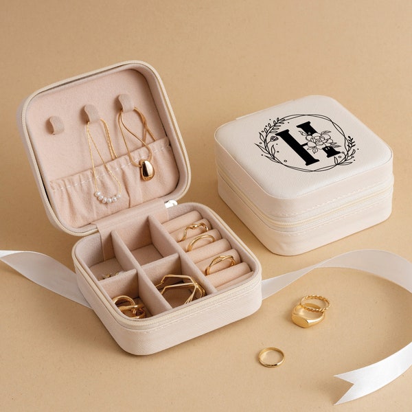 Custom Monogram Jewelry Case, Personalized Bridesmaid Jewelry Box, Cute Earring Holder, Gift For Bridesmaid, Vegan Zipper Jewelry Organizer
