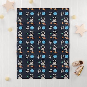 Adorable Baby Astronaut Blanket, Soft Fleece Space-Themed Nursery Bedding, Cozy Swaddling for Infants, Unique Newborn Shower Gift