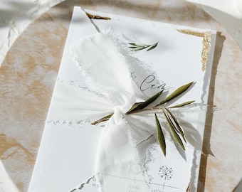 Personalisierte Hochzeitseinladung „Olive“ auf Strukturpapier mit Goldfolie | Deckled Edge Papier | Seidenband | Olivenzweig, getrocknet