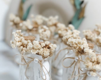 Sugared almonds in a jar as a personalized gift | Wedding gift