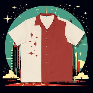 Peut inclure: Une chemise boutonnée à manches courtes blanche et rouge avec un motif rétro. Le côté gauche de la chemise est blanc avec un motif de soleil stylisé en rouge. Le côté droit de la chemise est rouge. La chemise a un col et une poche sur le côté droit.