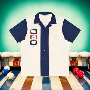 BLÅ (A) Helblå Retro Atomic Square Stack Offwhite med mörkblå skjorta, vintageinspirerad hawaiisk bowlingskjorta från 1950-talet