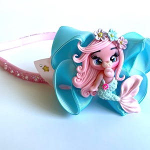 Neue kleine Meerjungfrau | Meerjungfrau Haarband | Prinzessin Schleife |Handgemachte Schleife | Niedliche Schleife | Glänzendes Haarband | Meerjungfrau Geburtstag Gastgeschenke |