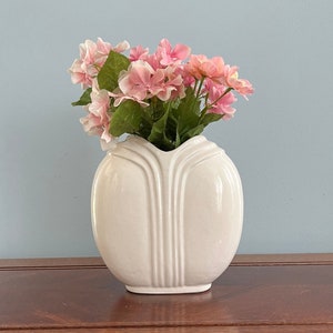 Vintage 80&#39;s White Art Deco Ceramic Contoured Vase