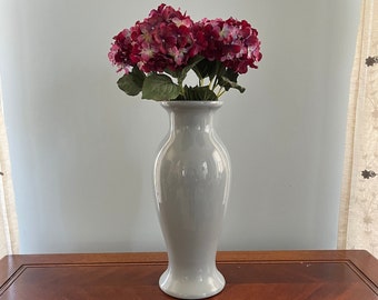Vintage Light Gray Modern/Traditional Ceramic Haeger Vase
