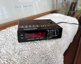Vintage A.P.C. AM/FM Clock Radio | 80s Woodgrain, Red LED Display (Alarm/Snooze Non-functional)