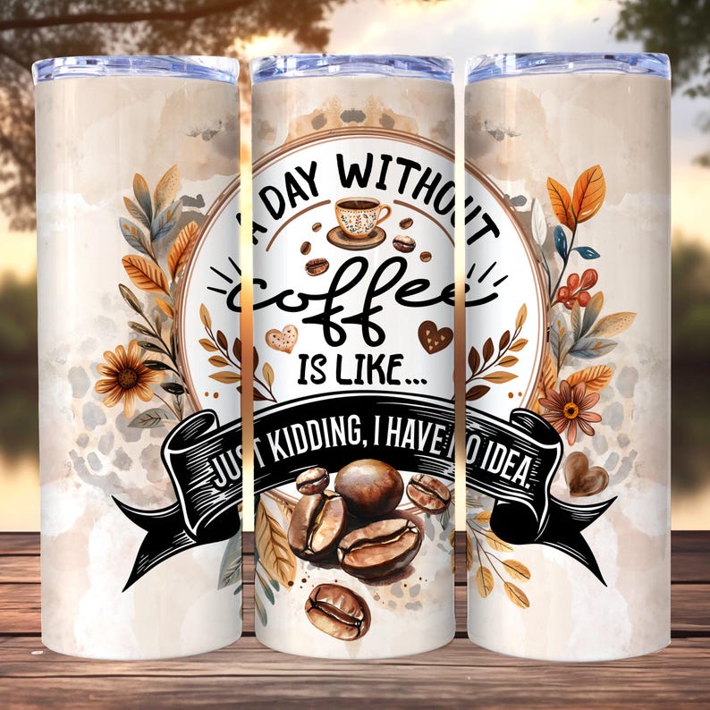 K&ouml;nnte beinhalten: Ein Kaffeebecher mit beigem Hintergrund und floralen Akzenten. Das Design zeigt eine Kaffeetasse, Kaffeebohnen und den Text "A day without coffee is like... Just kidding, I have no idea."