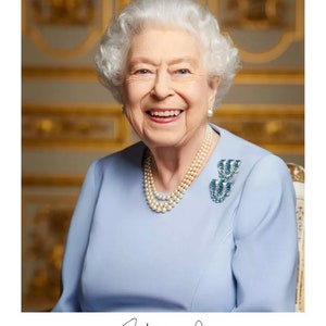 Queen Elizabeth II Hand Signed Photo Print | British Royal Family | 8x10inches | Celebrity Autographs | Custom Sizes