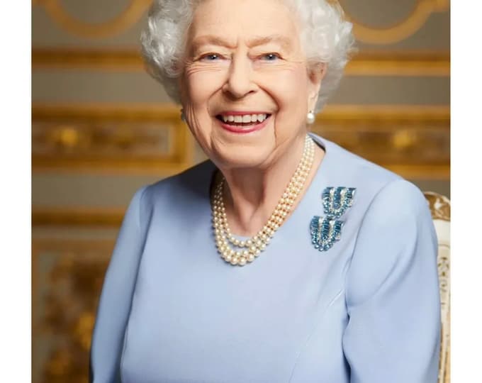 Queen Elizabeth II Hand Signed Photo Print | British Royal Family | 8x10inches | Celebrity Autographs | Custom Sizes