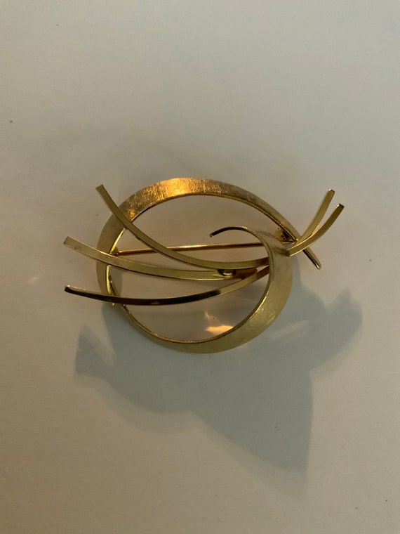 Van Dell gold brooch