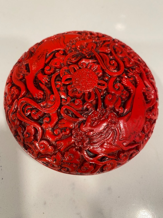 Chinese lacquer box - Gem