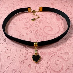 Black Heart Choker Necklace – Swiss Velvet Ribbon, Enamel & Stainless Steel Charm, Handmade Gothic Minimalist Jewelry