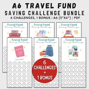 Könnte beinhalten: Sechs druckbare A6 (3" x 6") Reisefonds-Spar-Challenge-Karten. Jede Karte zeigt eine andere Illustration zum Thema Reisen und ein Raster mit Zahlen, um Sparziele zu verfolgen. Die Karten sind mit "Reisefonds-Spar-Challenge" betitelt.