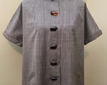 Vintage 1960s Oversized Brown Tunic Top with Tortoise Shell Buttons, Pleated Back, Peter Pan Collar – Women’s Size L