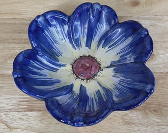 Ciotola in ceramica vintage italiana dipinta a mano con motivo a viola del pensiero, blu, bianca e rossa, 15 cm