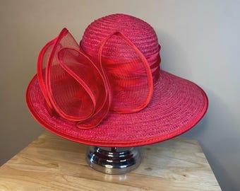 Sombrero de paja de ala ancha rojo manzana caramelo para mujer, con lazo floral de malla y plumas, ideal para ir a la iglesia o al Derby.