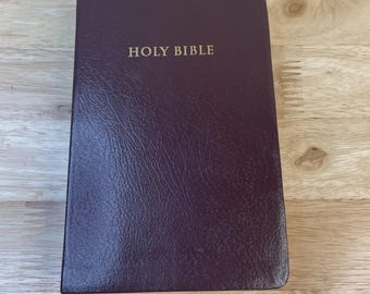 Nelson NKJV Compact Text Bible Burgundy Bonded Leather Gold Edges Concordance