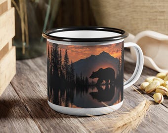Taza de campamento esmaltada, taza con diseño de oso al atardecer en las montañas, taza para acampar, regalo de aventura al aire libre, artículos para beber para amantes de la vida silvestre, decoración para entusiastas de la naturaleza