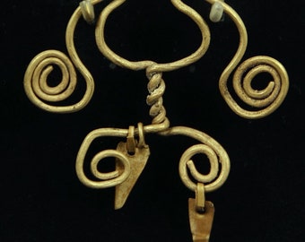 Chavin Gold Spiral Nose Ring with 2 Twisted Wires and 2 Dangles